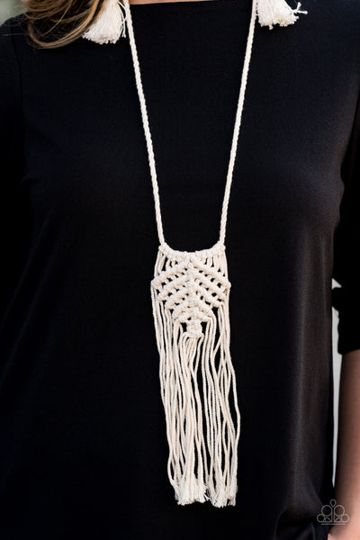 Macrame Mantra (white)