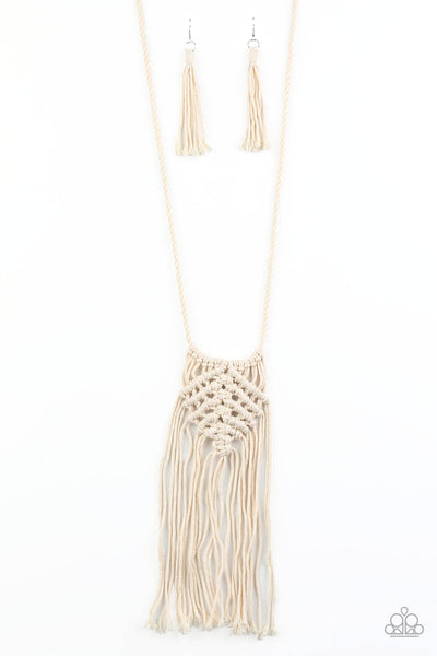 Macrame Mantra (white)